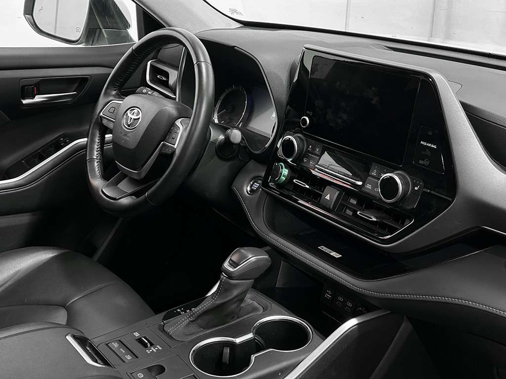 2023 Toyota Highlander - Image 24