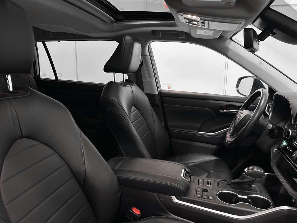 2023 Toyota Highlander - Image 25