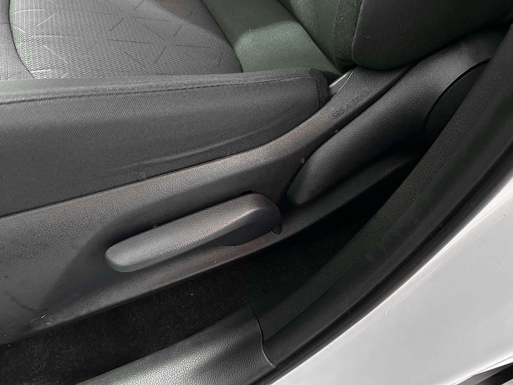 2025 Toyota Rav4 - Image 40