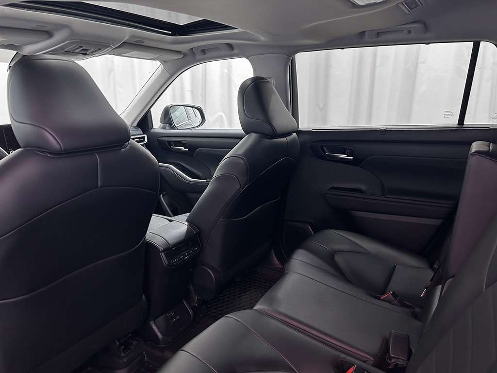 2024 Toyota Highlander - Image 28