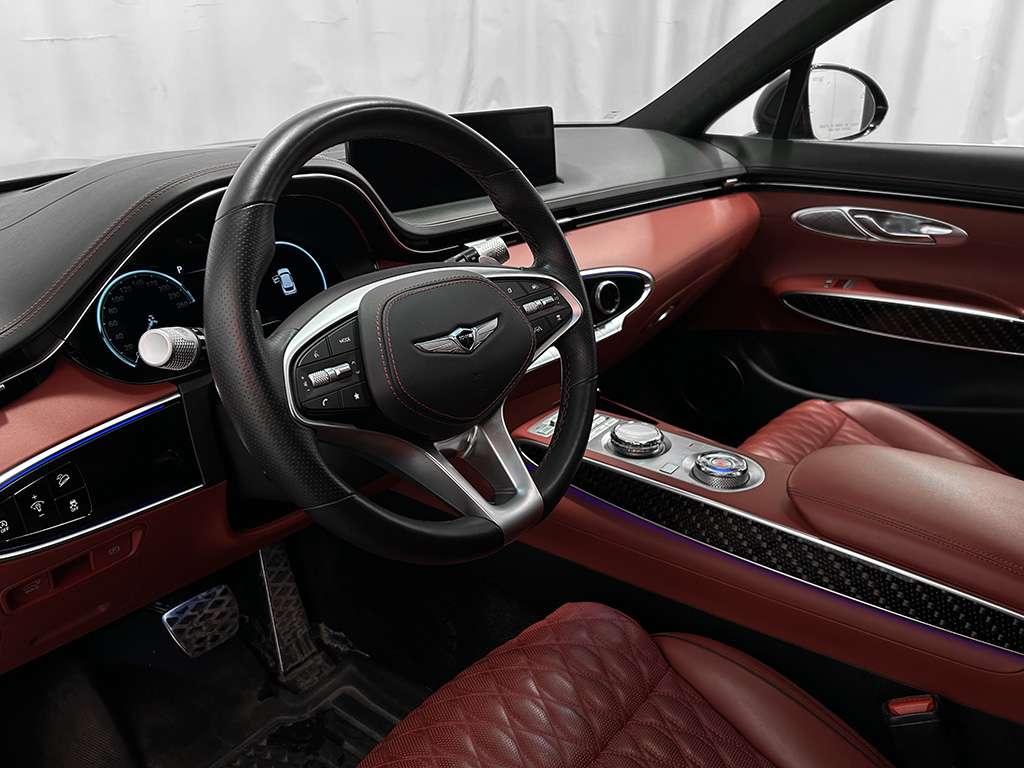 2024 Genesis GV70 - Image 38