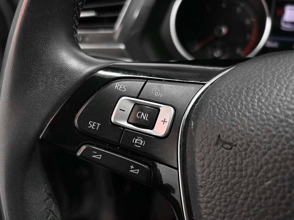 2020 Volkswagen Tiguan - Image 41