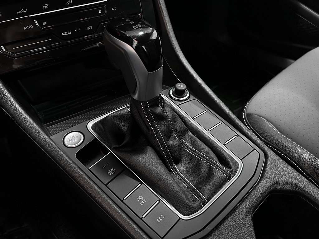 2025 Volkswagen Jetta - Image 42
