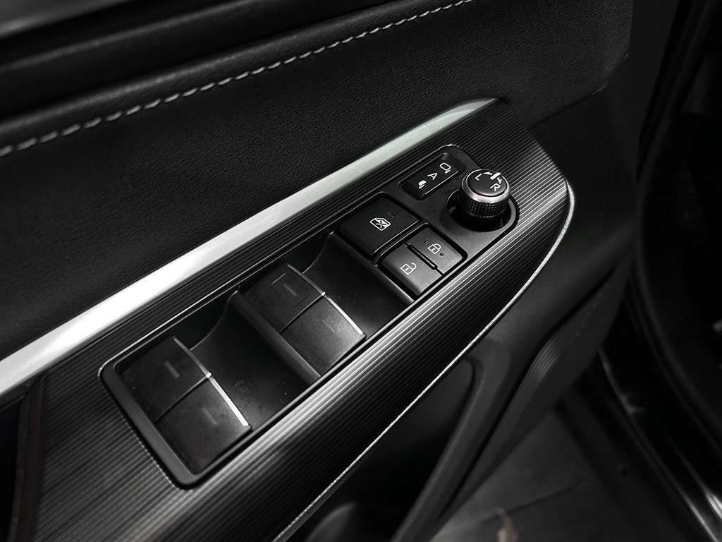 2022 Toyota Venza - Image 87