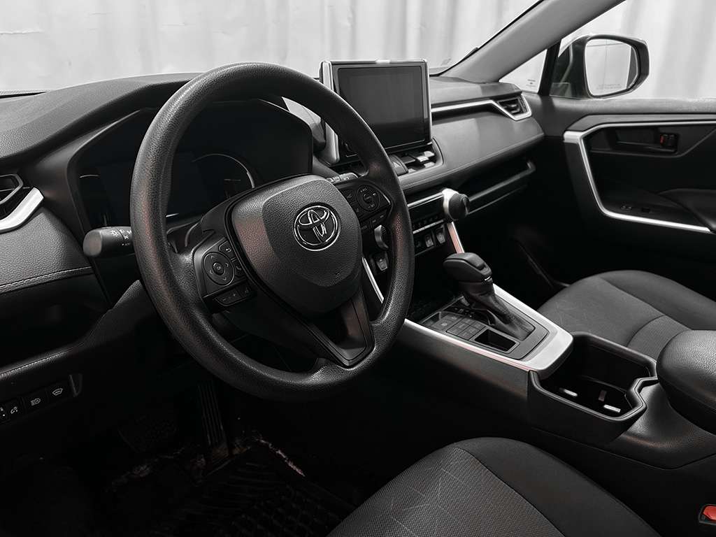 2025 Toyota Rav4 - Image 32