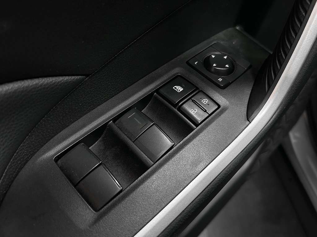 2025 Toyota Rav4 - Image 33