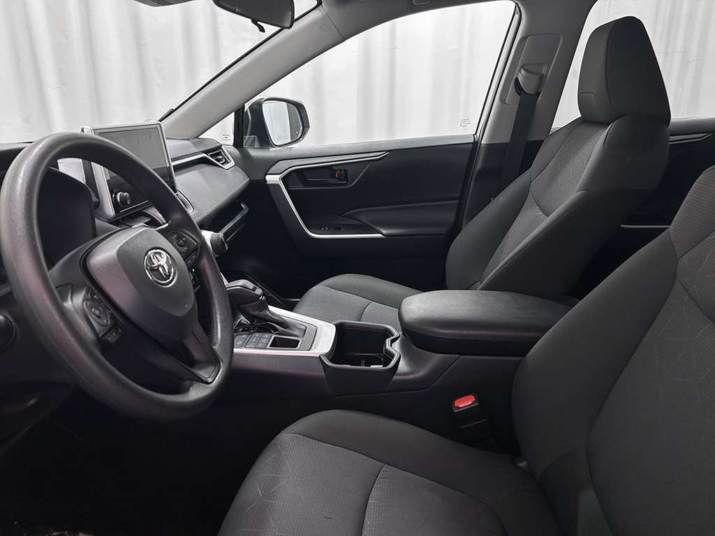 2025 Toyota Rav4 - Image 40