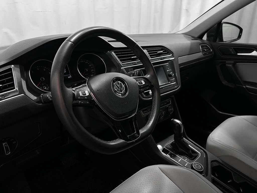2020 Volkswagen Tiguan - Image 60