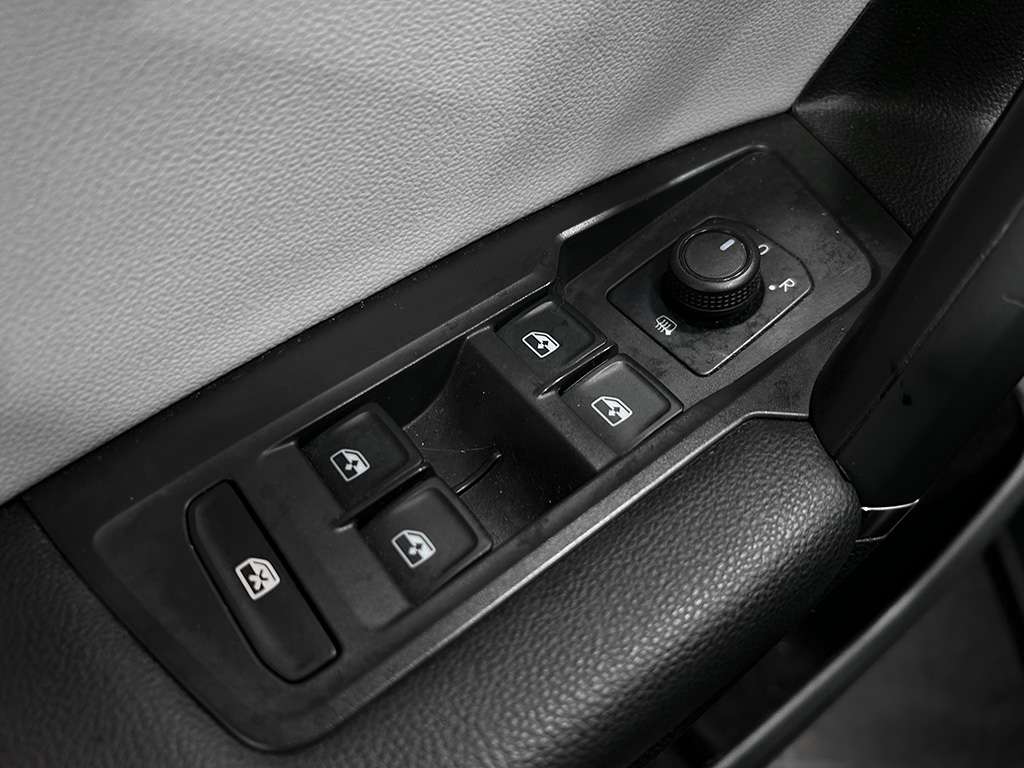 2020 Volkswagen Tiguan - Image 61