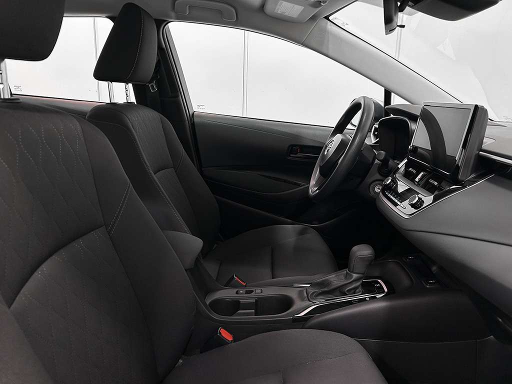 2025 Toyota Corolla - Image 32