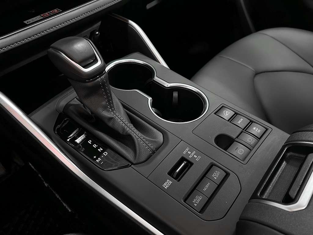 2025 Toyota Highlander - Image 49