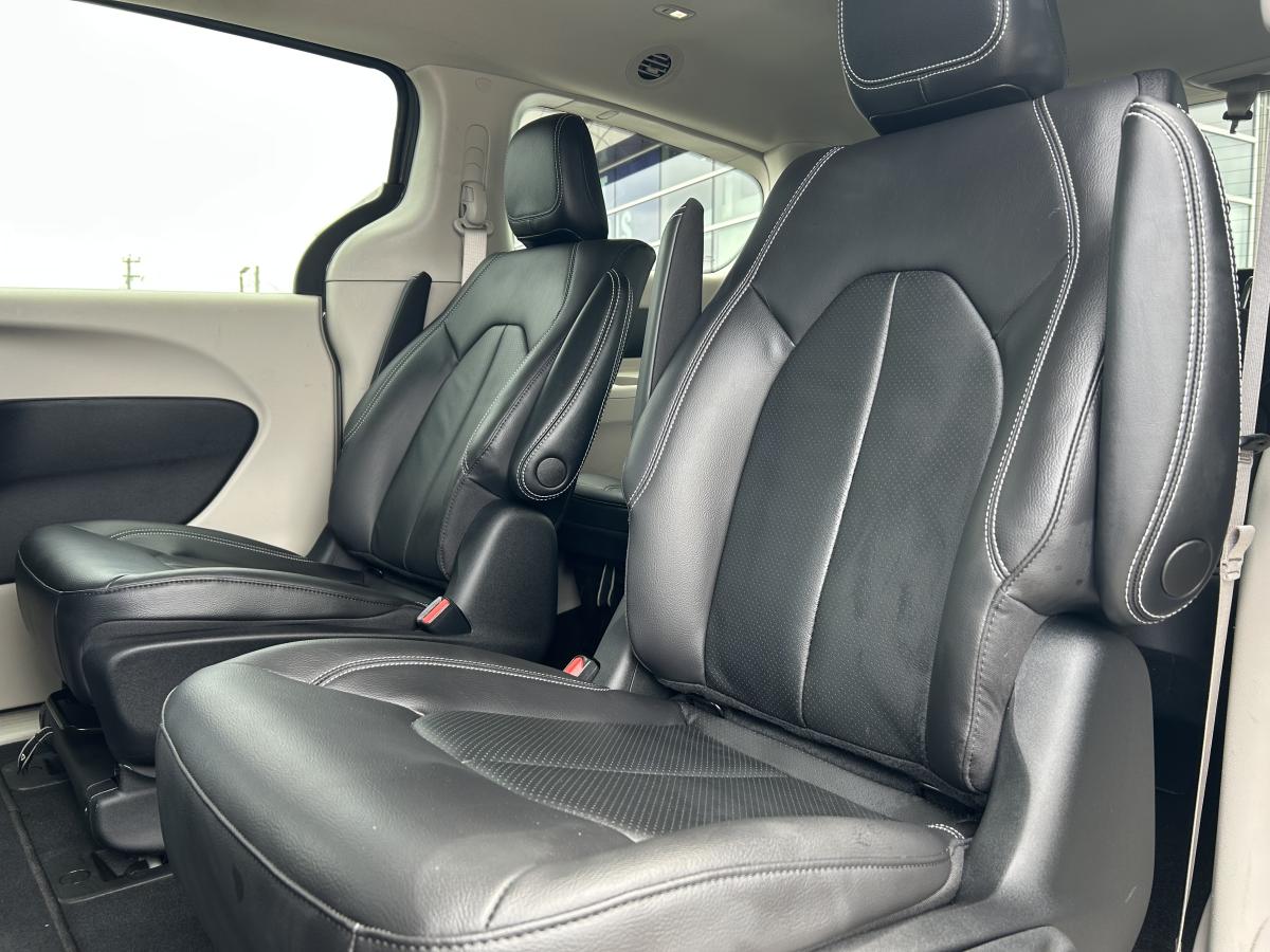 2022 Chrysler Pacifica Hybrid - Image 27