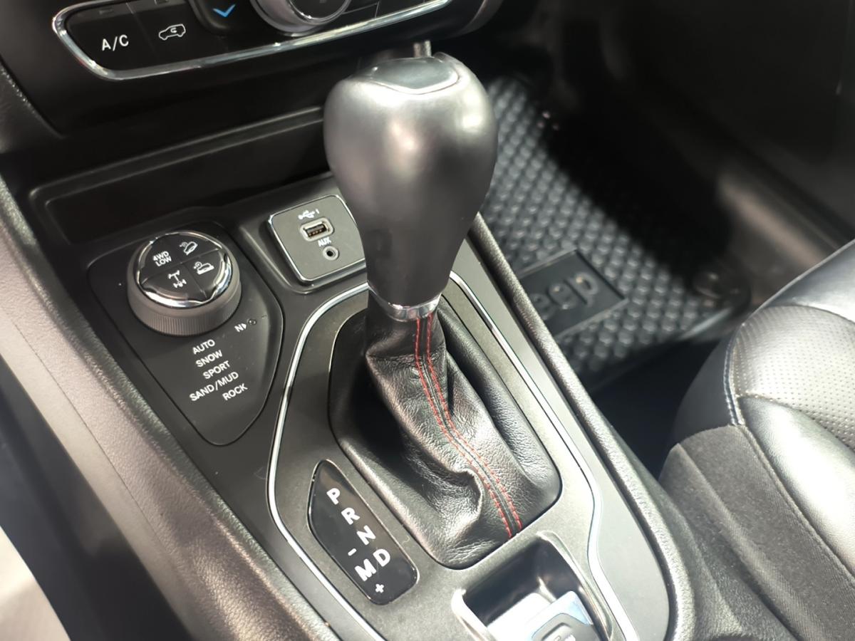 2023 Jeep Cherokee - Image 349