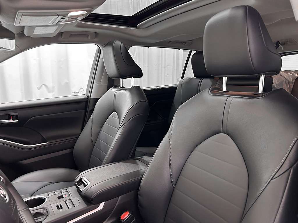 2025 Toyota Highlander - Image 90