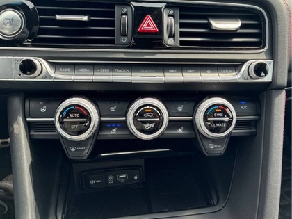 2020 Genesis G70 - Image 14
