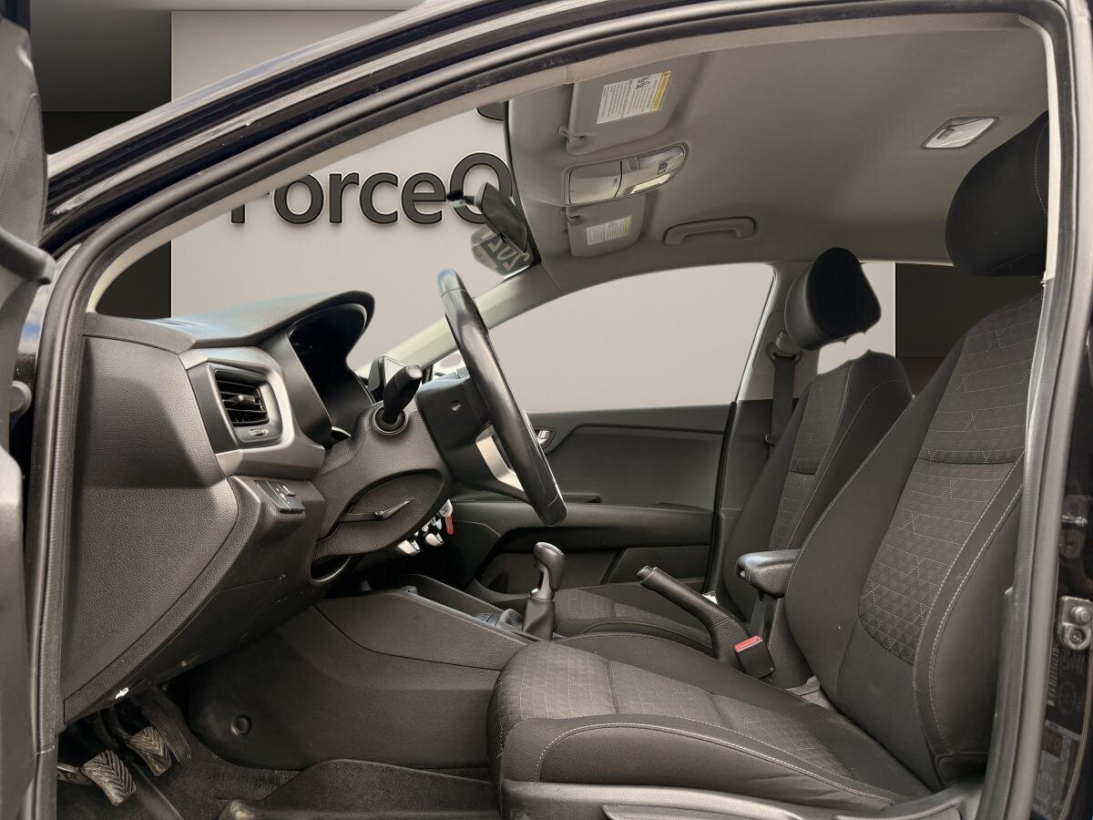 2021 Kia Rio5 - Image 10