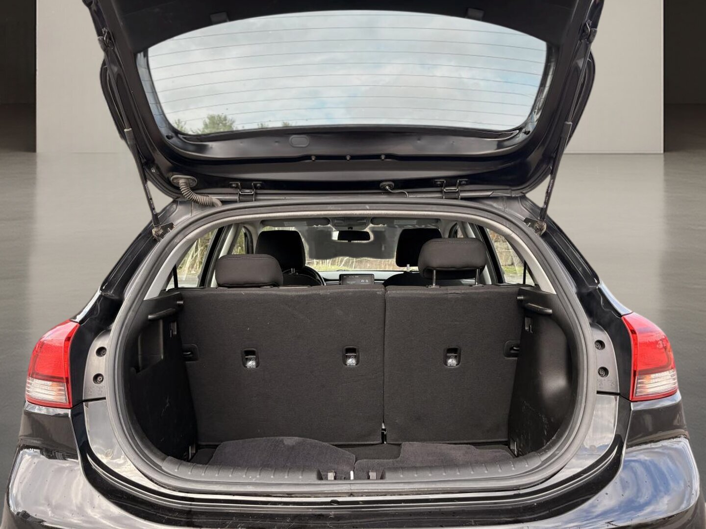 2021 Kia Rio5 - Image 12