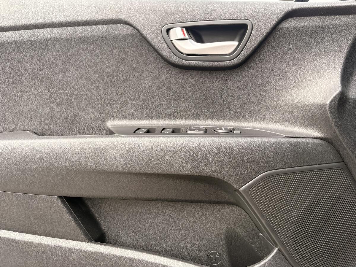 2021 Kia Rio5 - Image 26