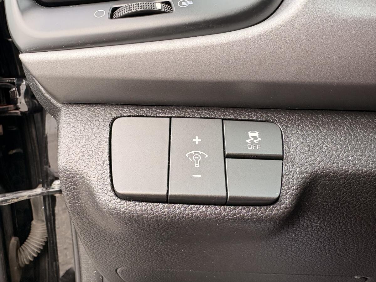 2021 Kia Rio5 - Image 27