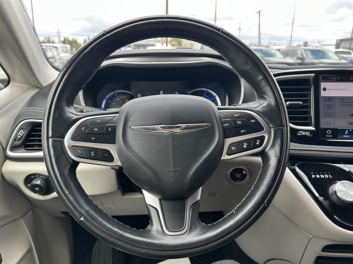2022 Chrysler Pacifica Hybrid - Image 62