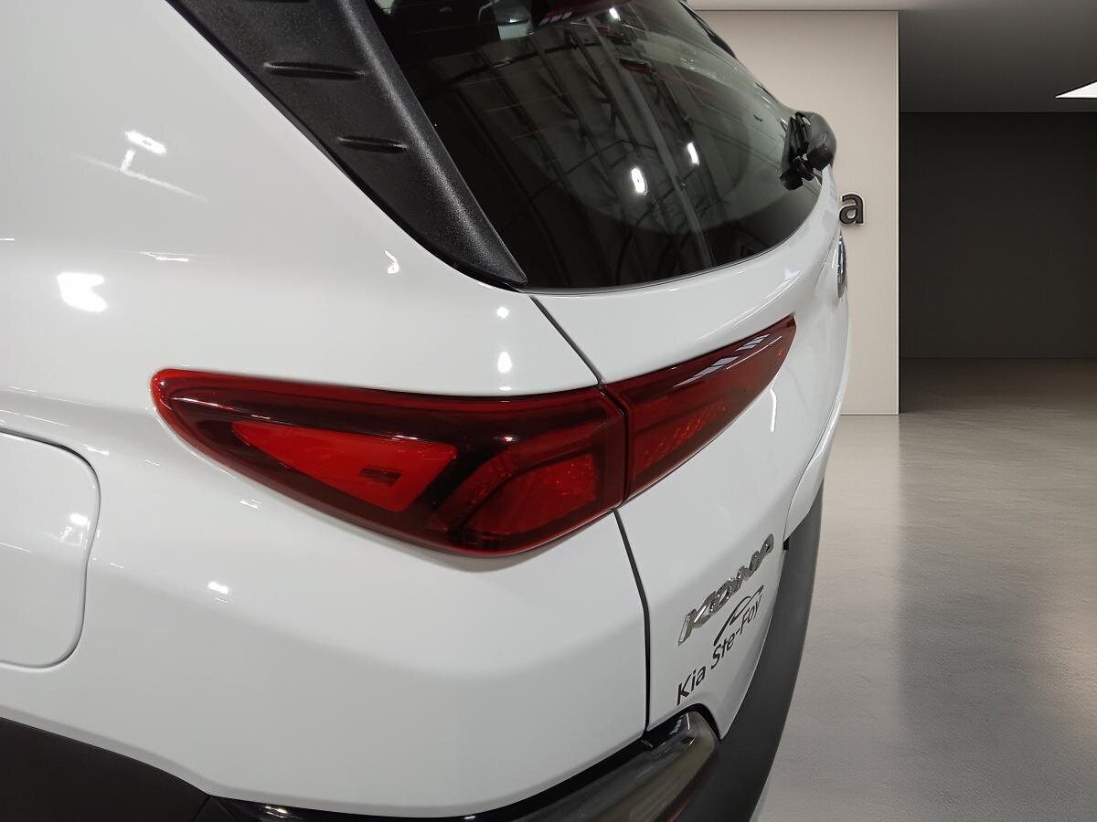 2023 Hyundai Kona - Image 17