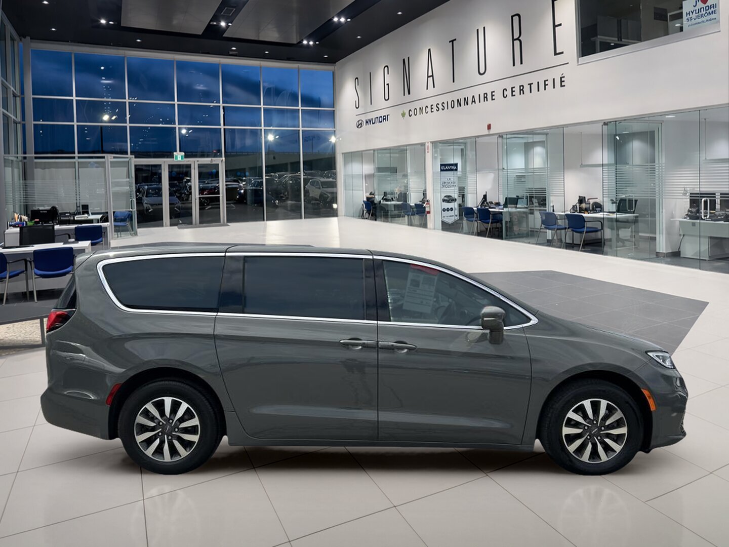 2022 Chrysler Pacifica Hybrid - Image 74