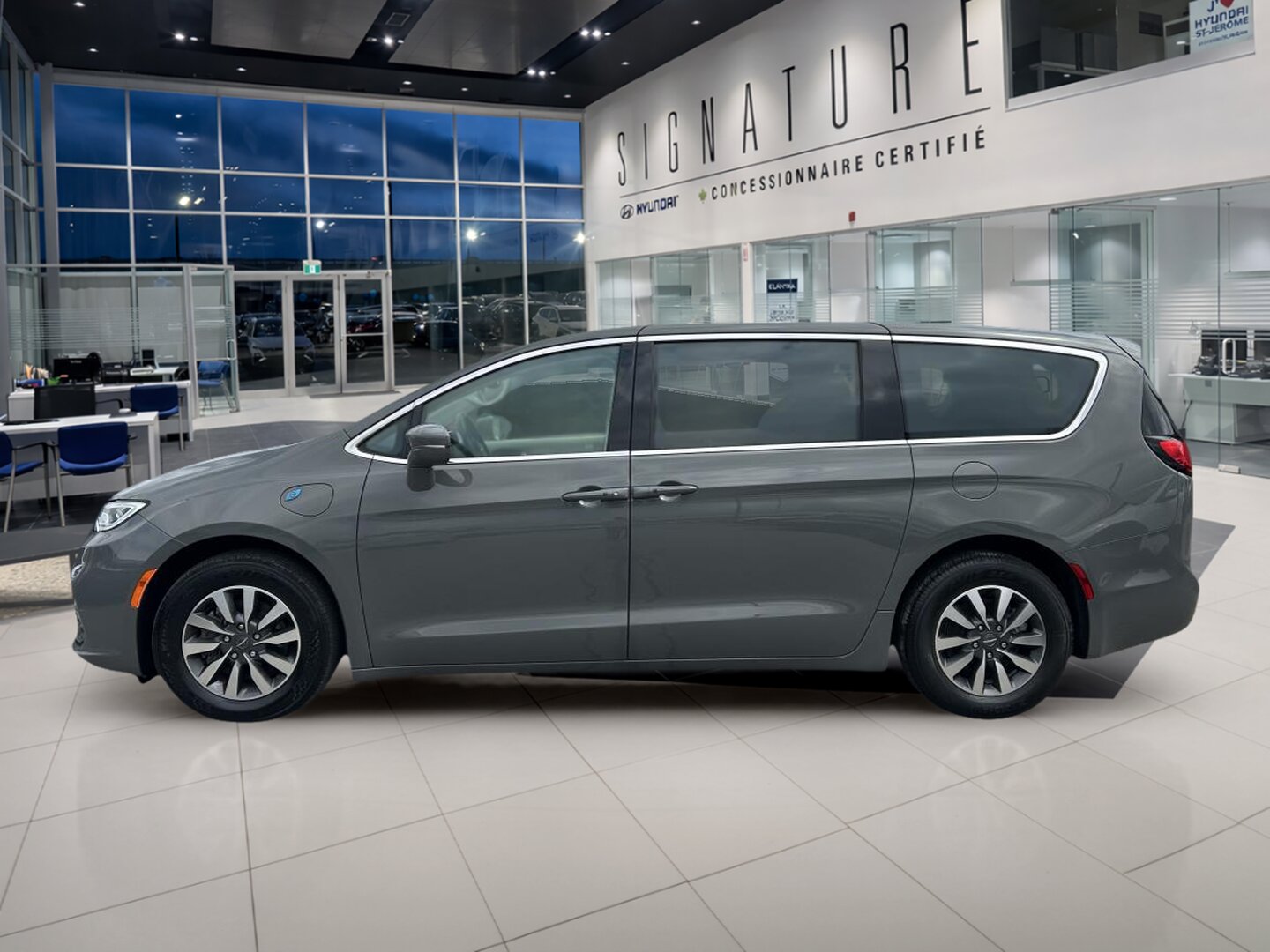 2022 Chrysler Pacifica Hybrid - Image 108