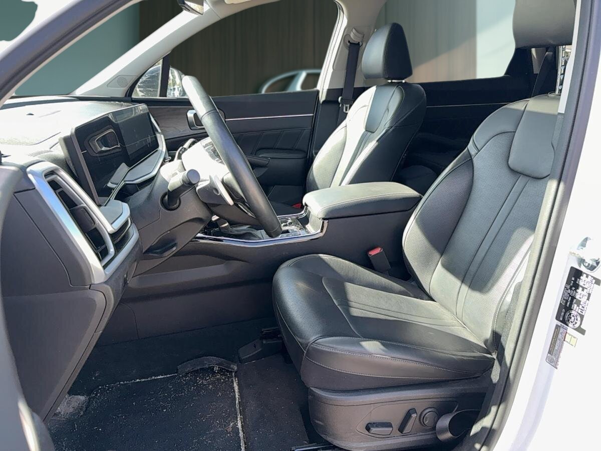 2024 Kia Sorento - Image 30