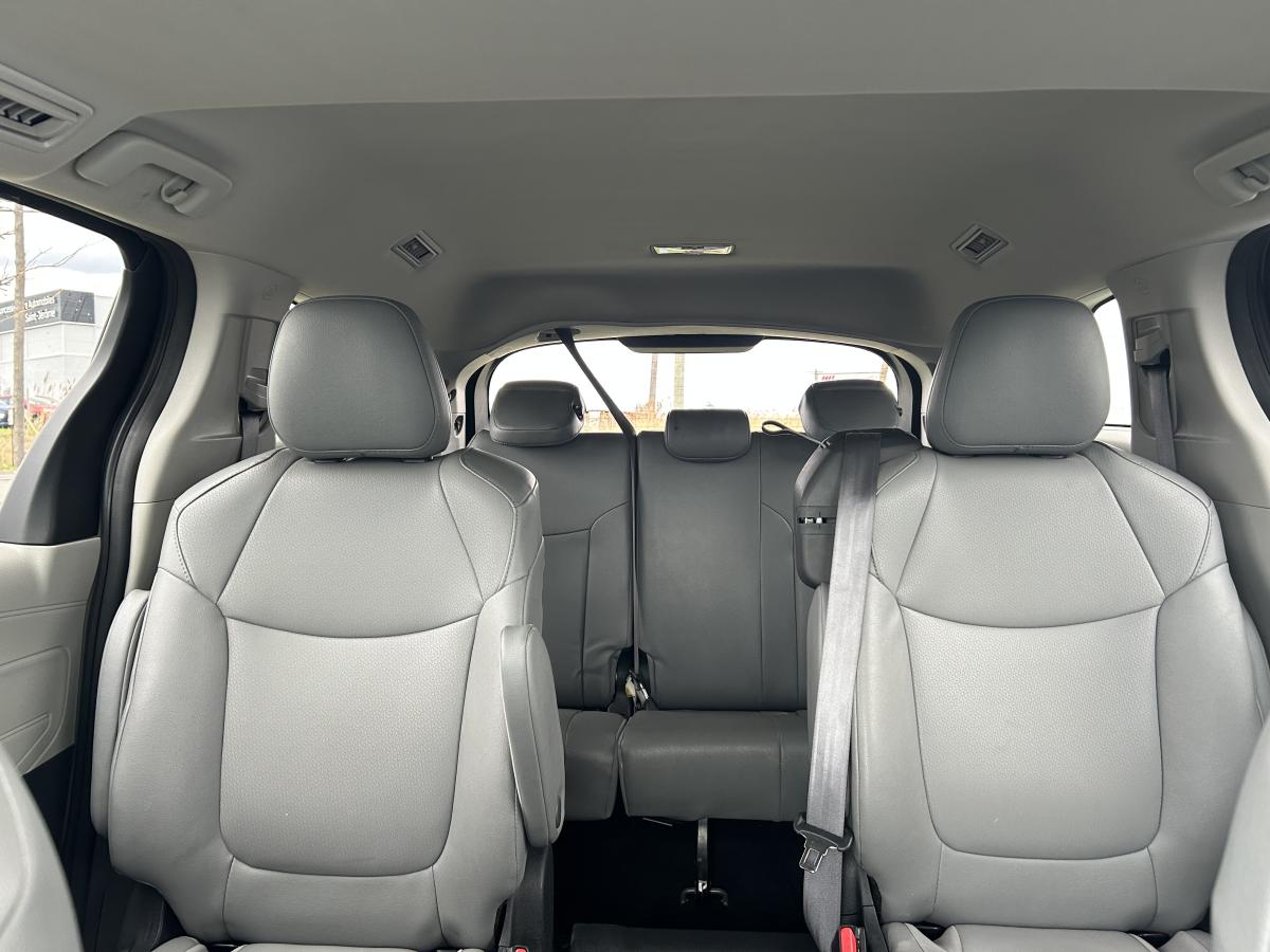 2024 Toyota Sienna - Image 243