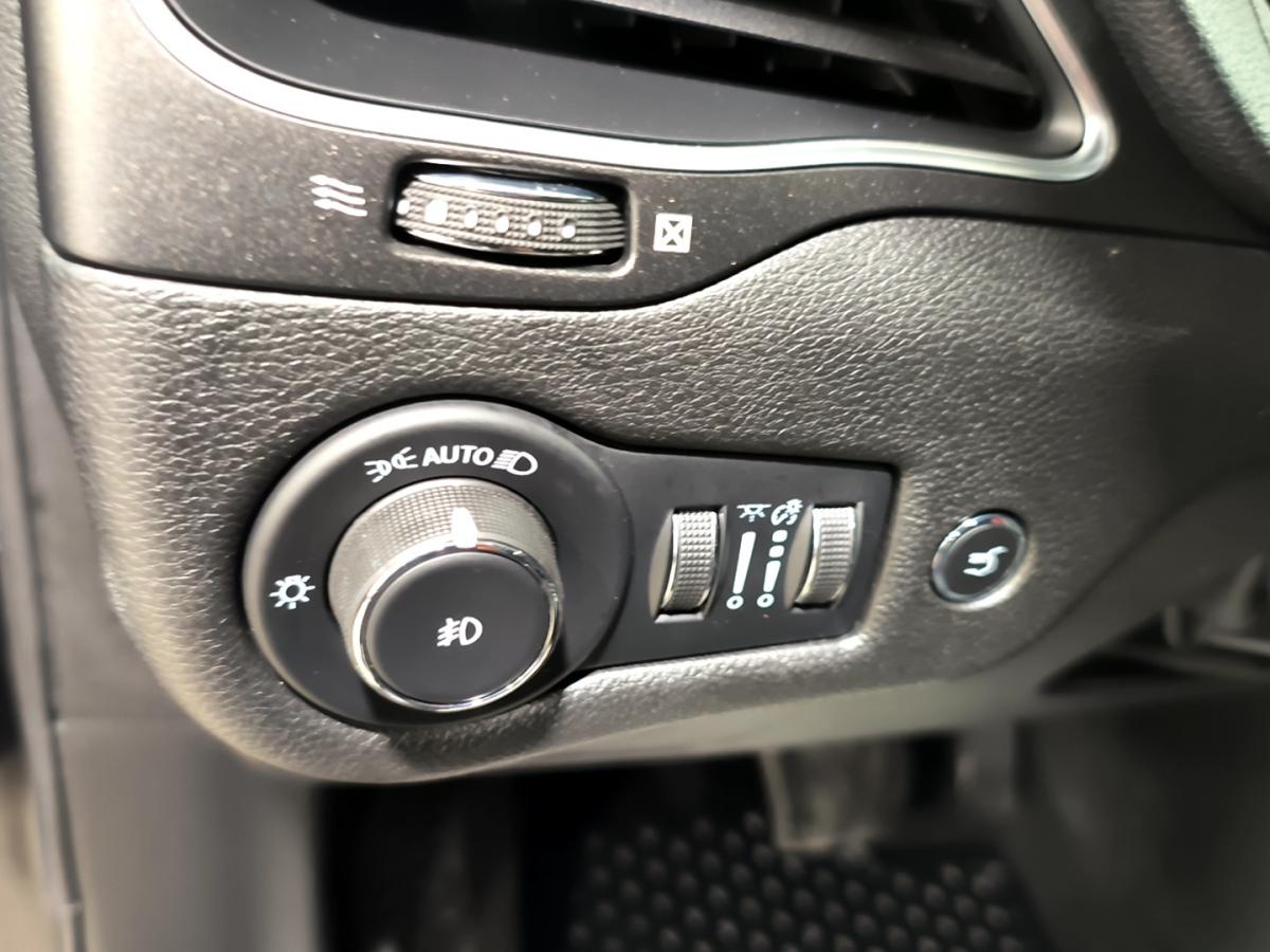 2023 Jeep Cherokee - Image 488