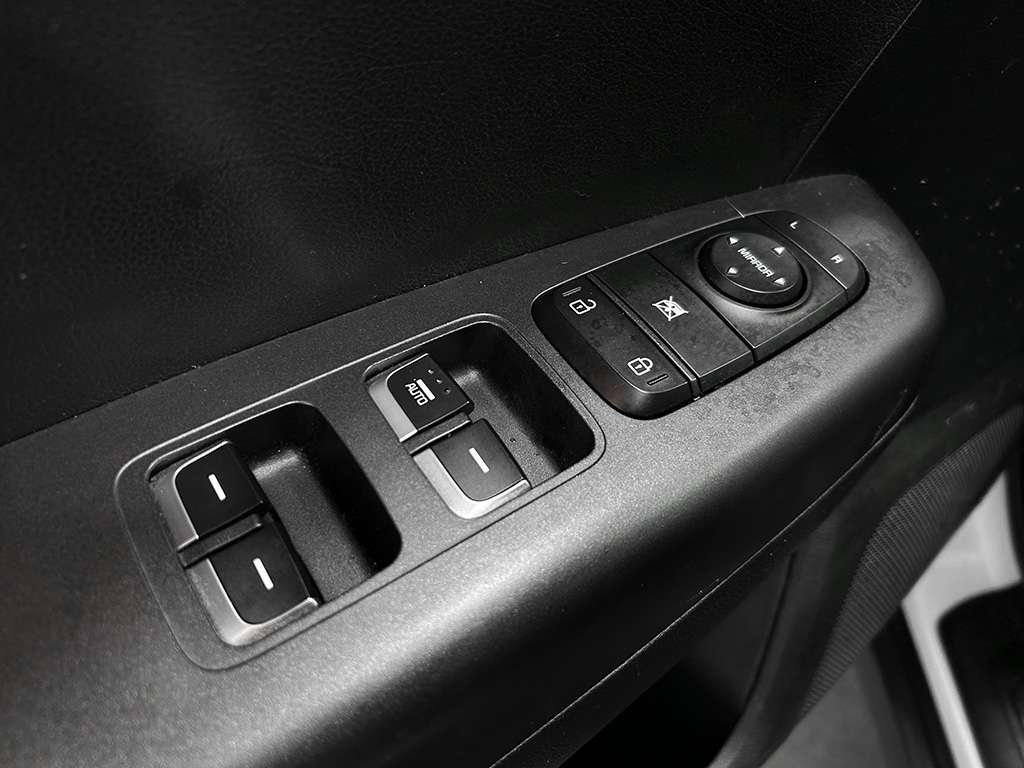 2020 Kia Sportage - Image 30