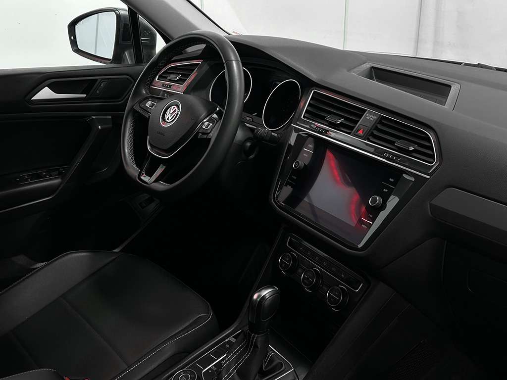 2021 Volkswagen Tiguan - Image 38