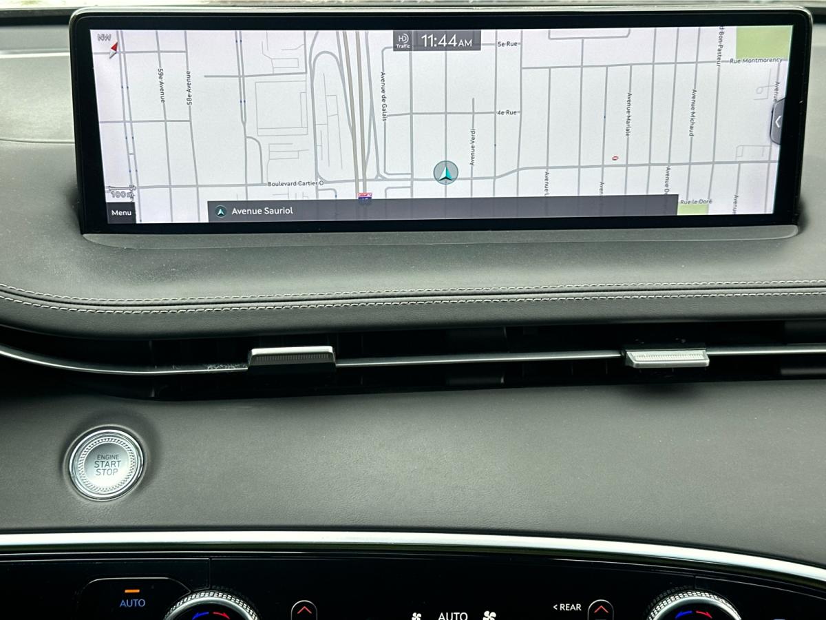 2022 Genesis GV70 - Image 22
