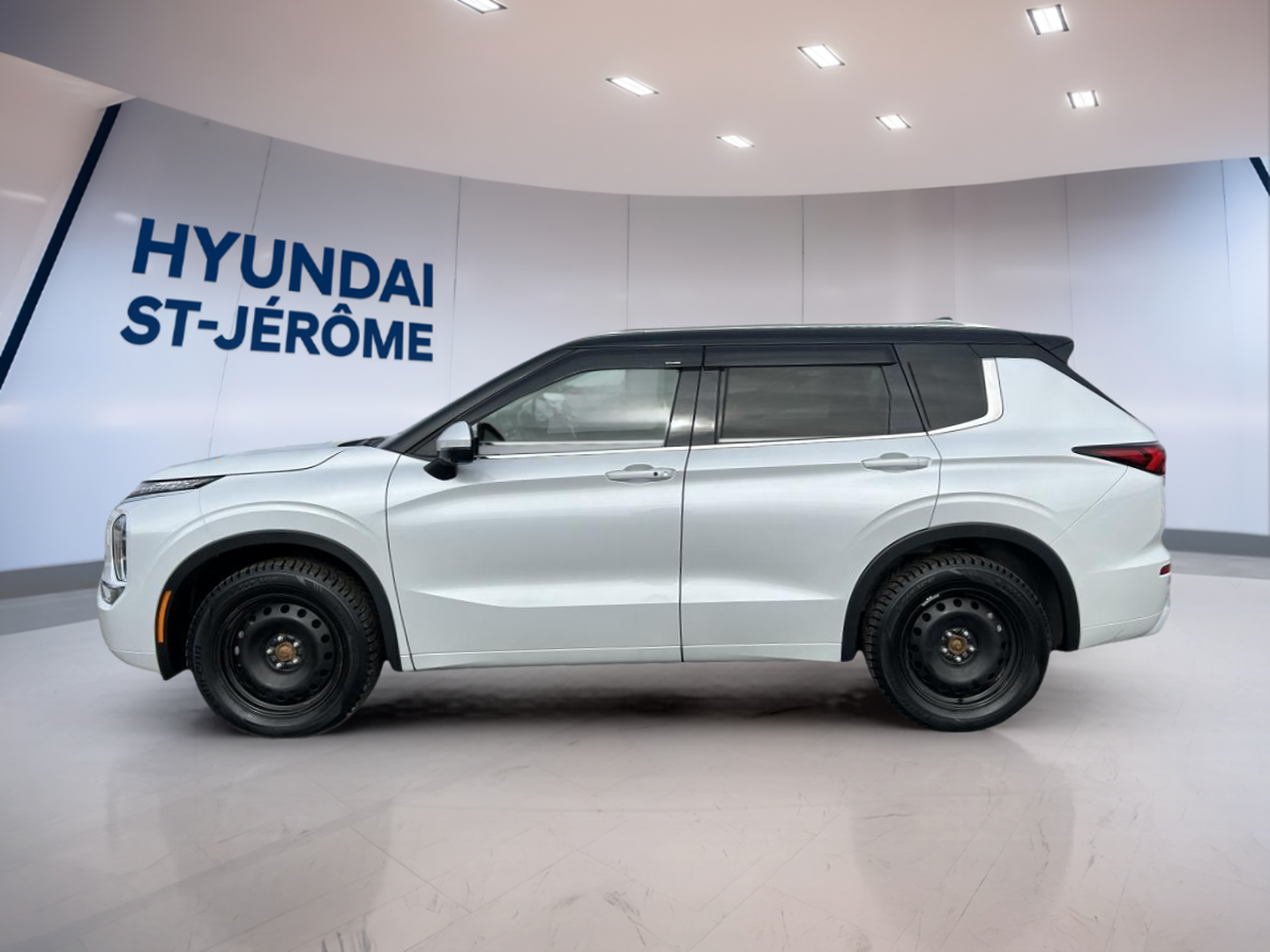 2024 Mitsubishi Outlander - Image 808