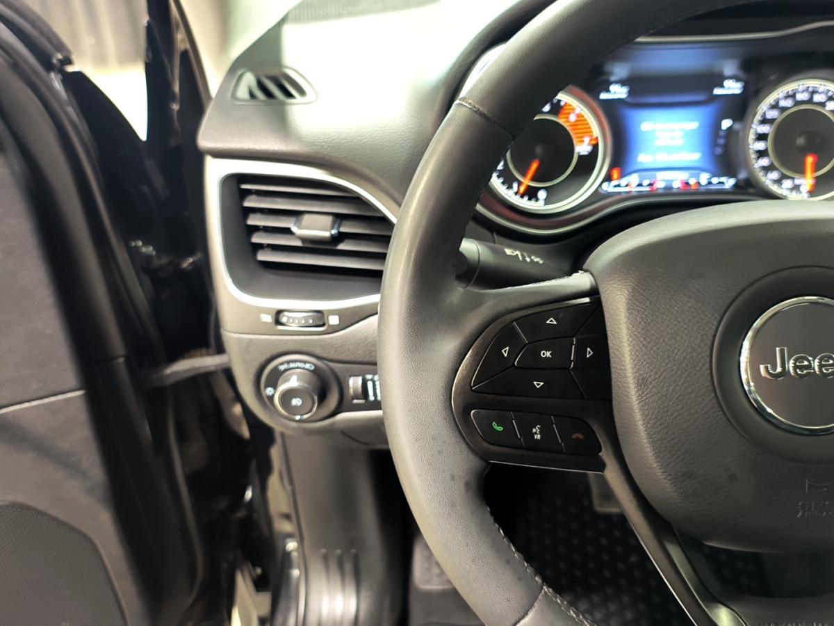 2023 Jeep Cherokee - Image 557