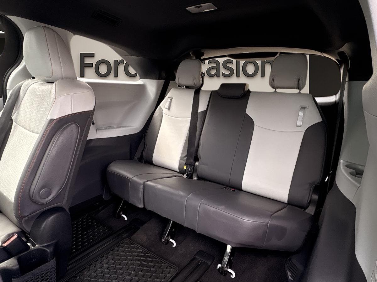 2022 Toyota Sienna Hybrid - Image 413