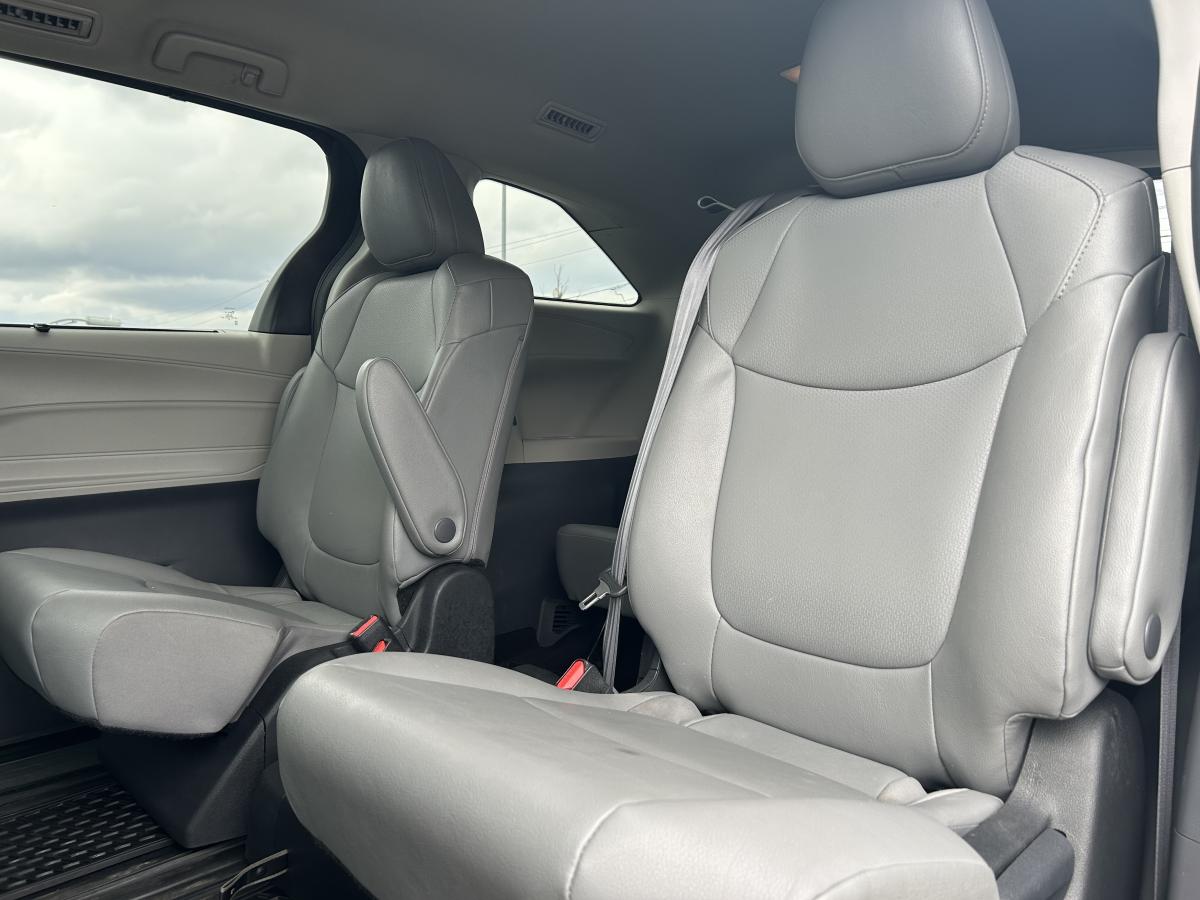 2024 Toyota Sienna - Image 407