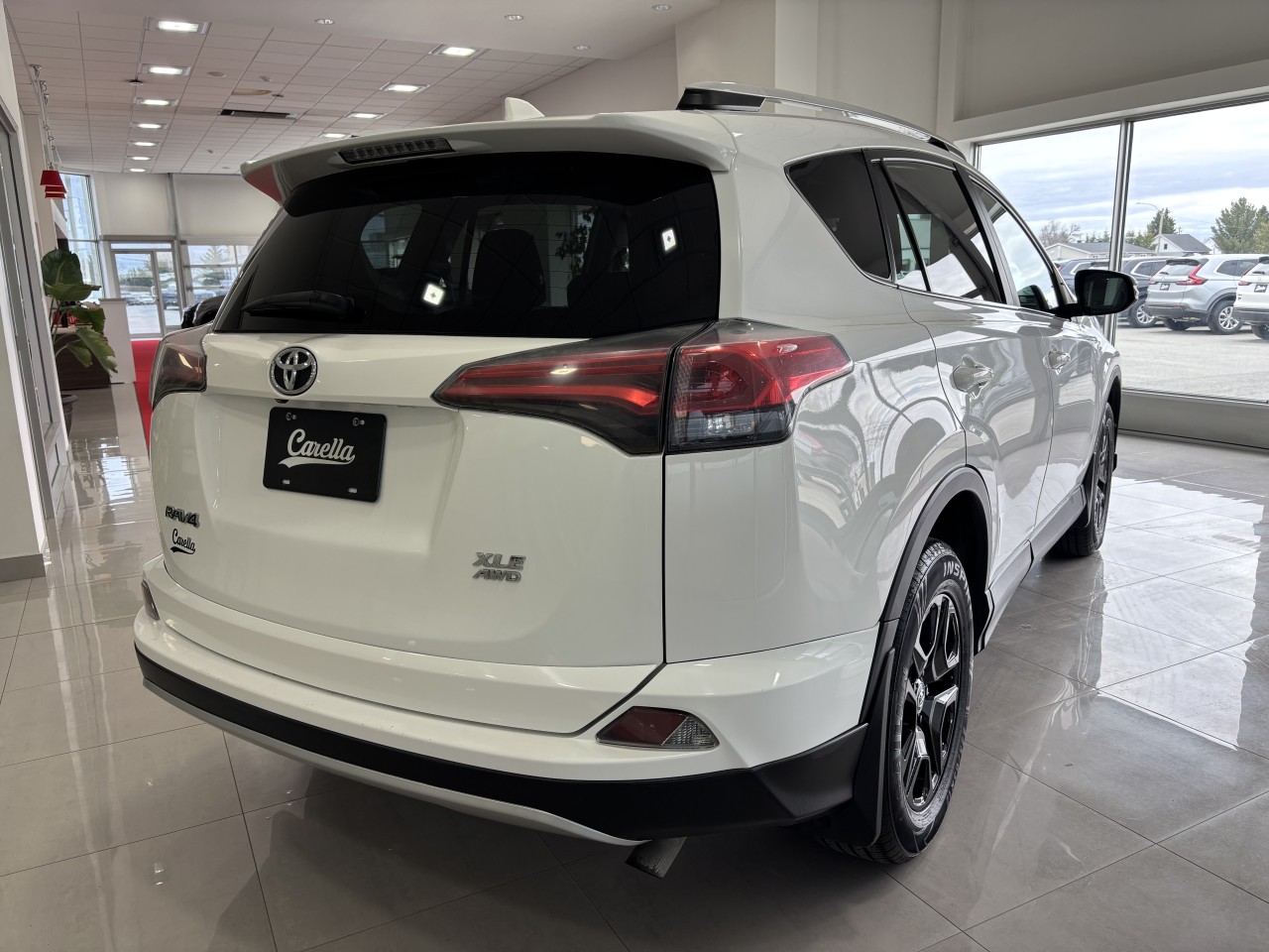 2016 Toyota RAV4 - Image 5