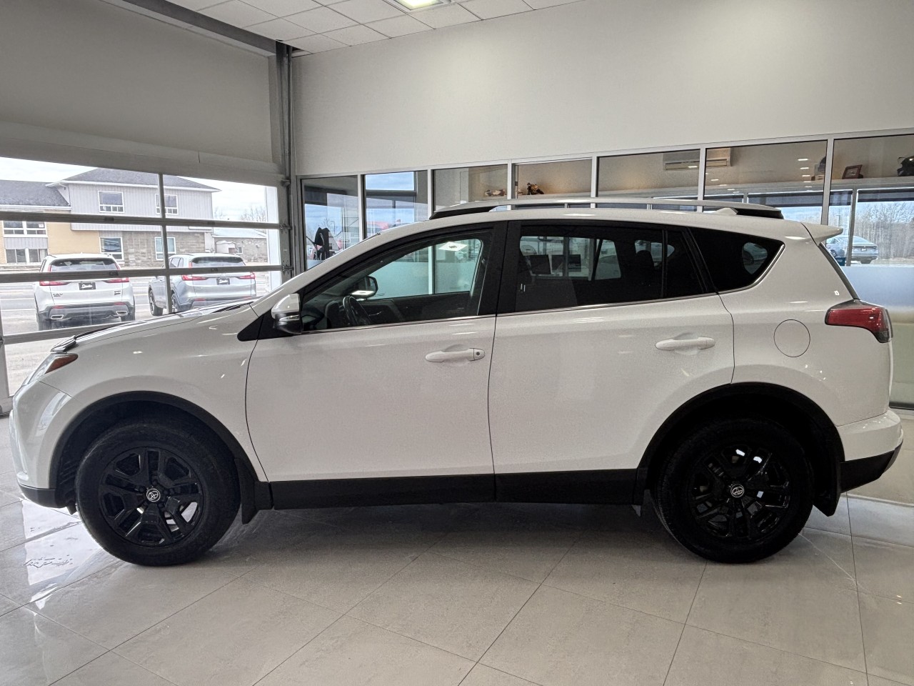 2016 Toyota RAV4 - Image 8