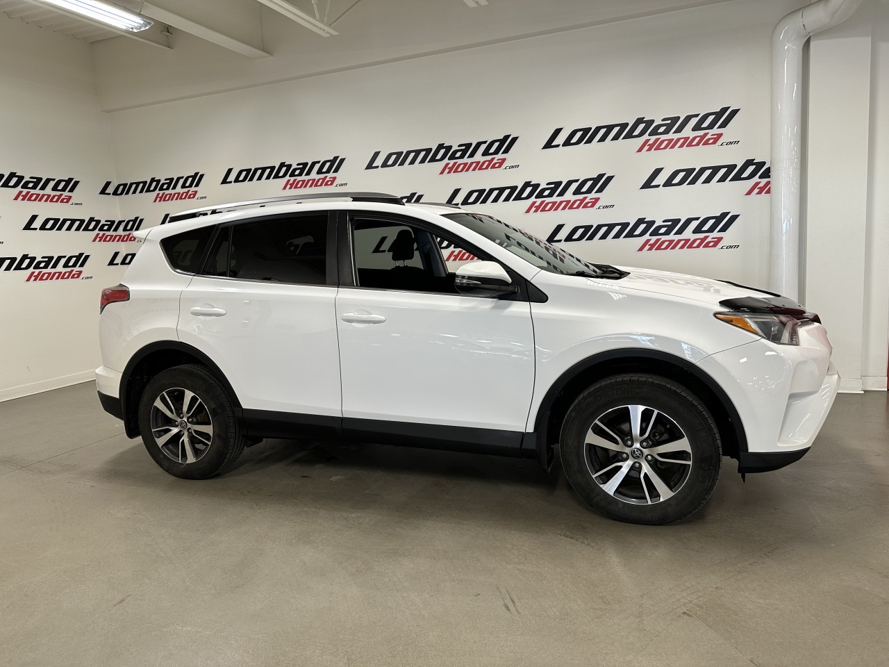 2018 Toyota RAV4 - Image 5