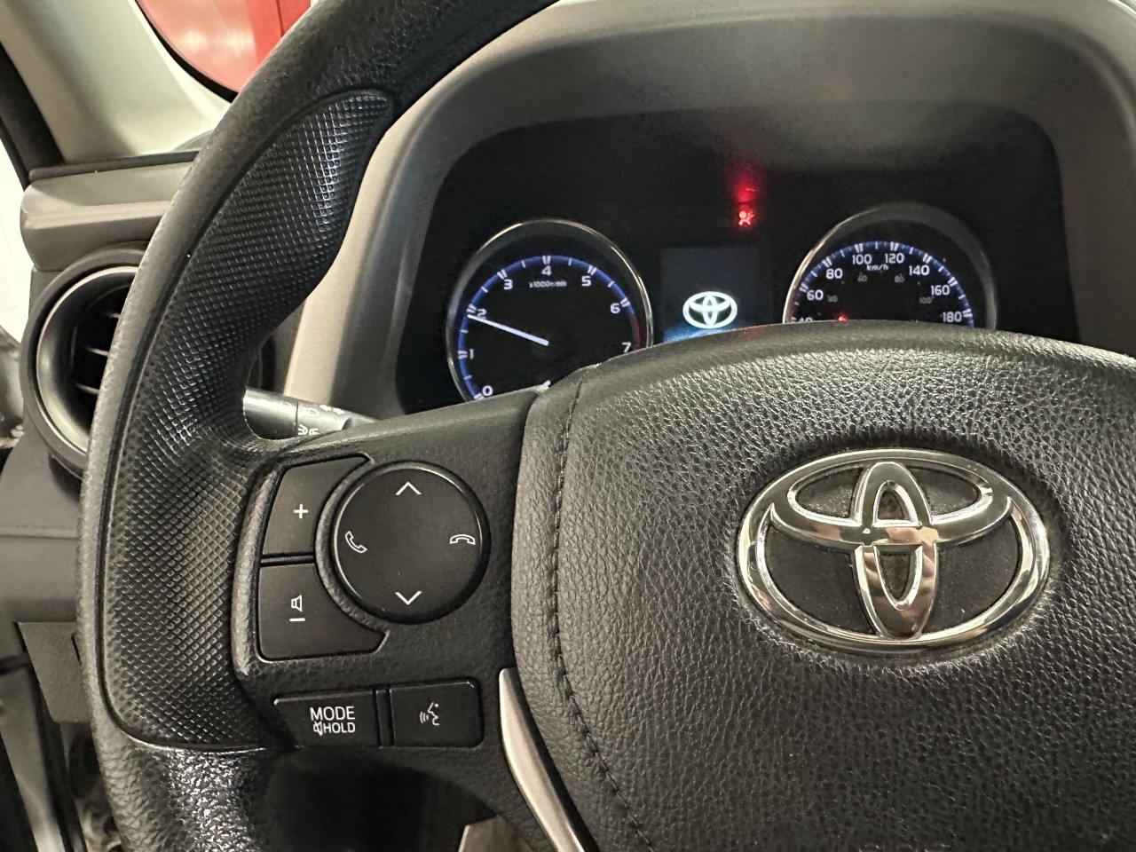 2018 Toyota RAV4 - Image 14