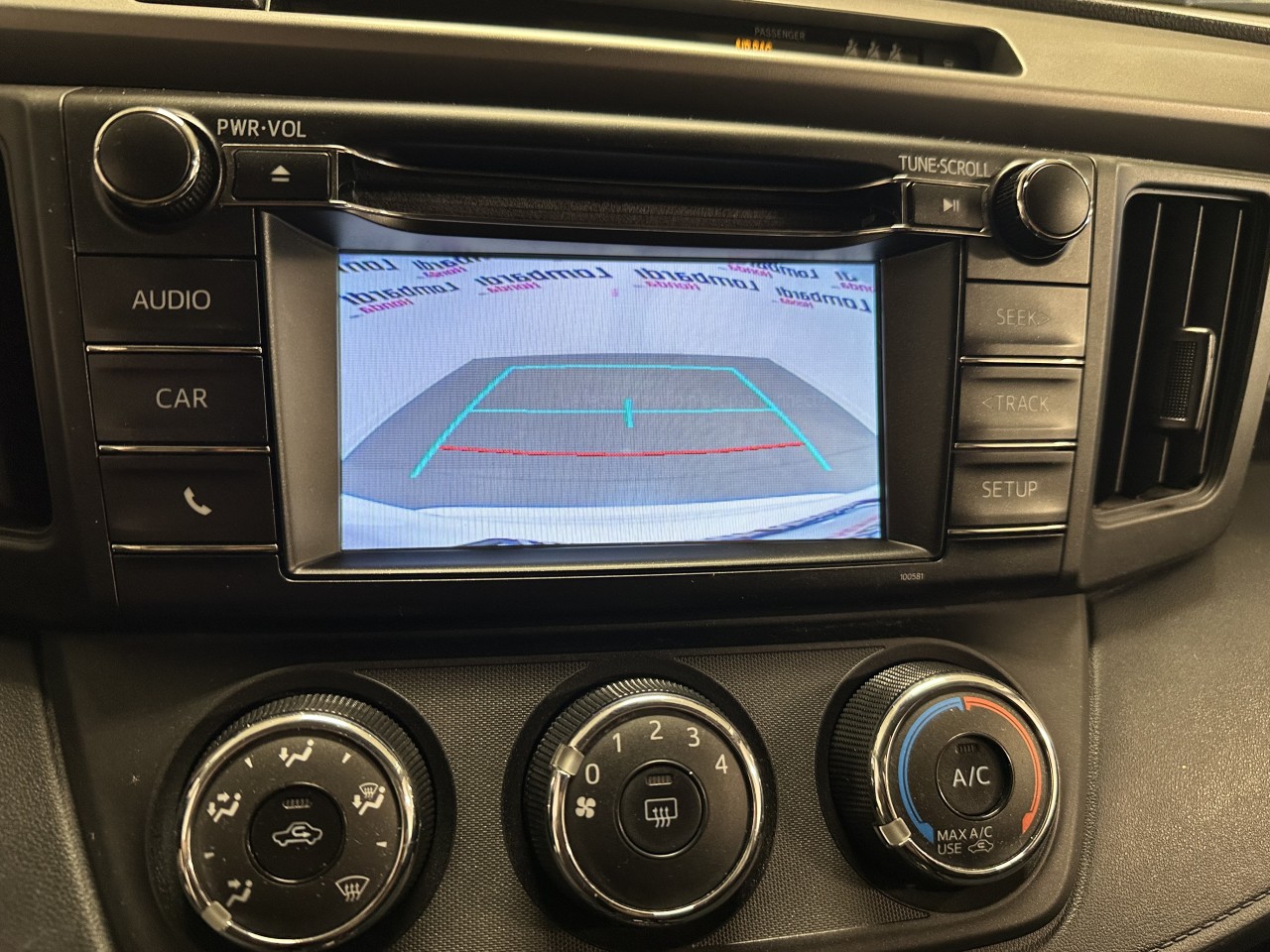 2018 Toyota RAV4 - Image 16