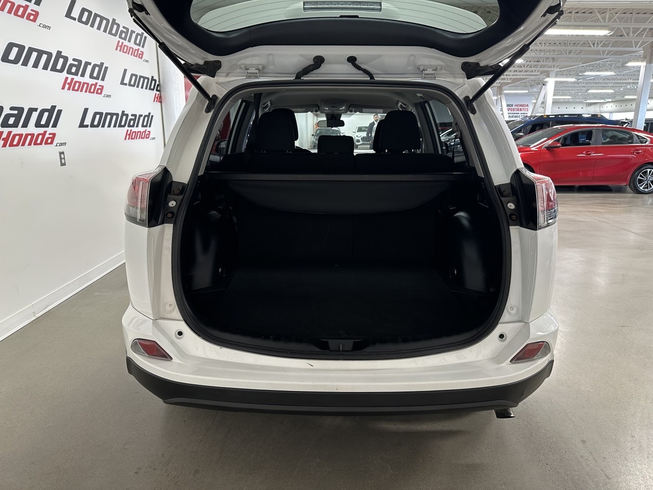 2018 Toyota RAV4 - Image 20