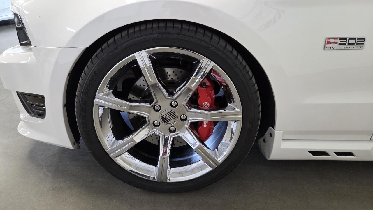 2011 Ford Mustang - Image 12