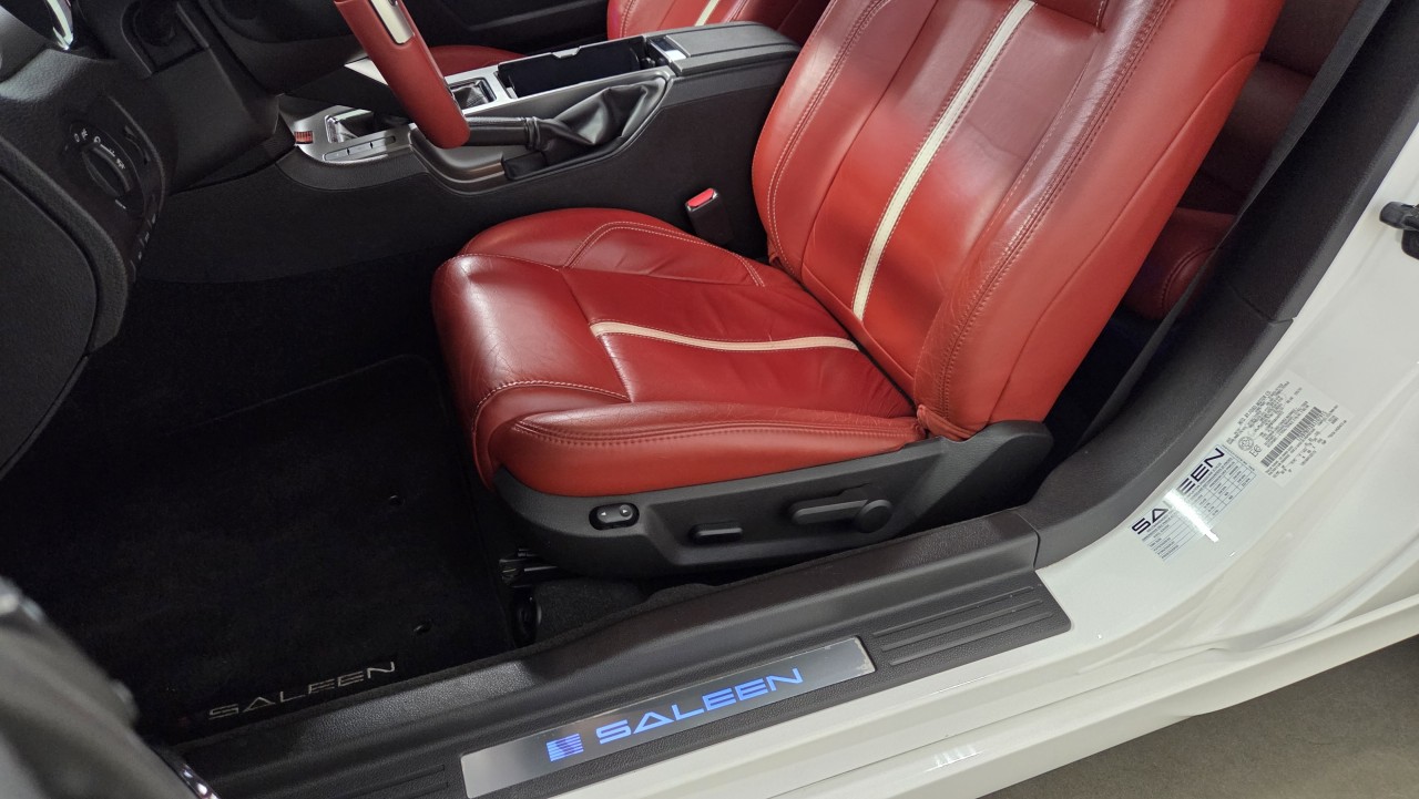 2011 Ford Mustang - Image 23