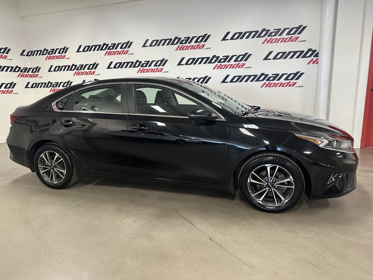 2023 Kia Forte - Image 9