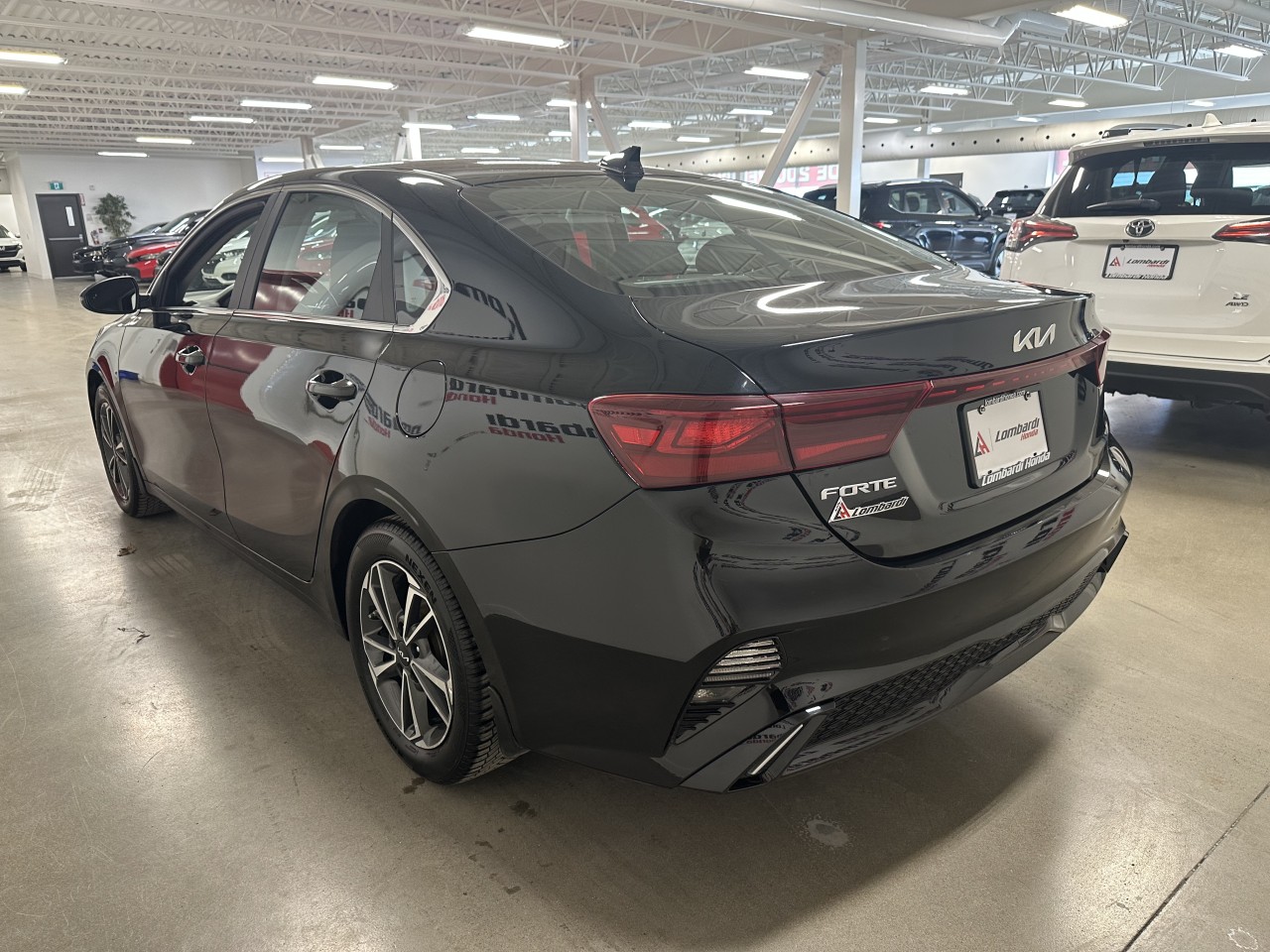2023 Kia Forte - Image 11