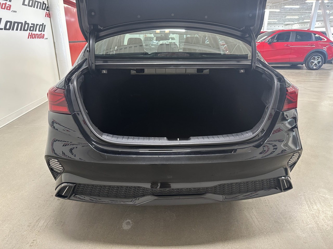 2023 Kia Forte - Image 20