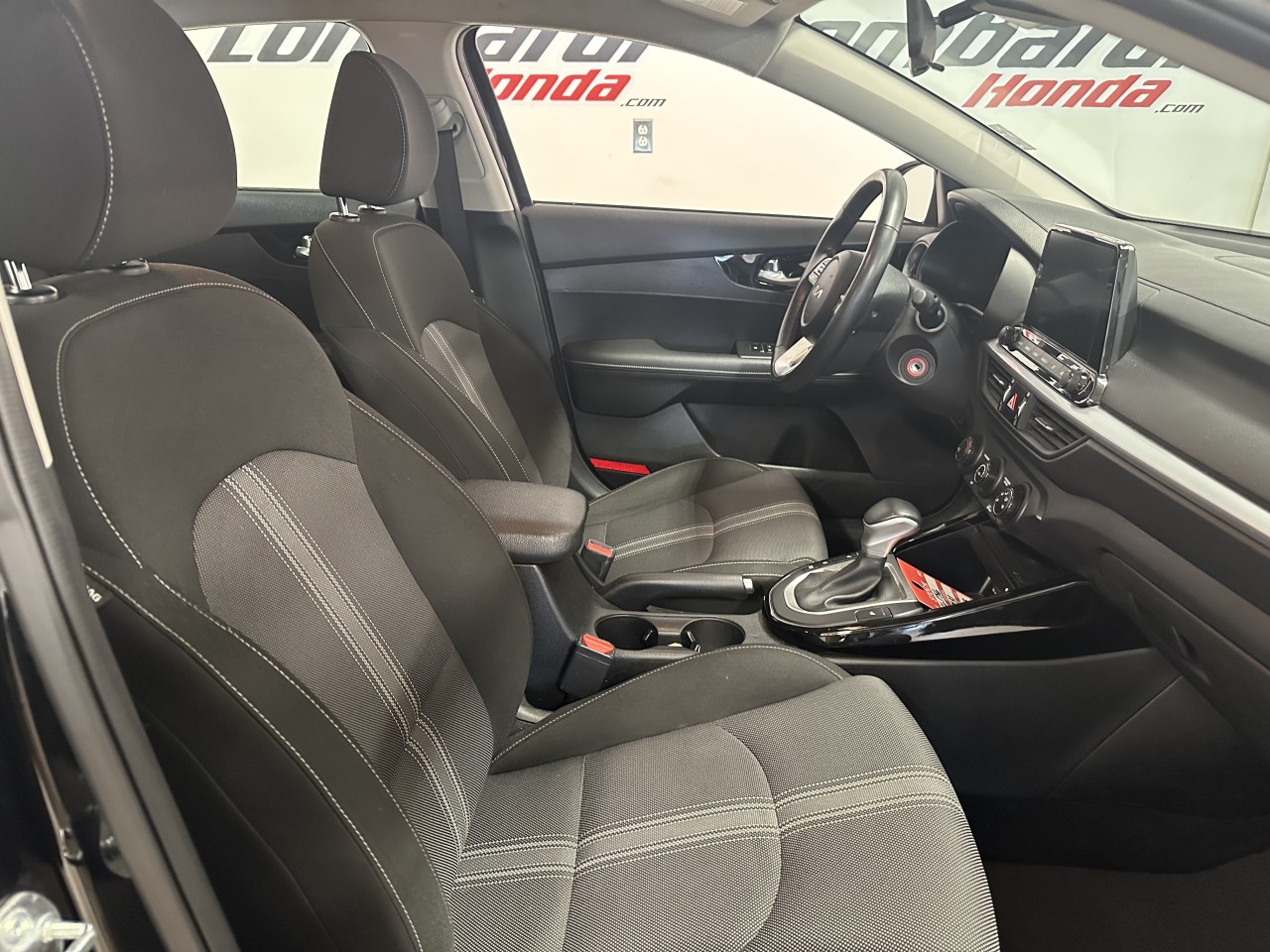 2023 Kia Forte - Image 21