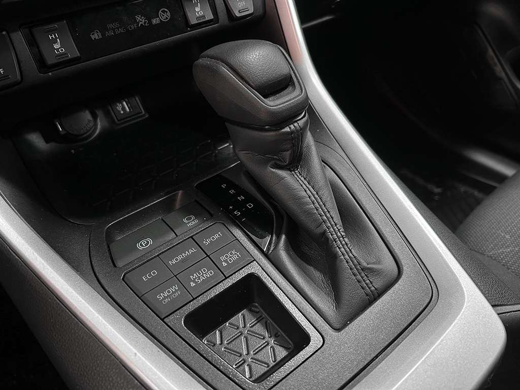 2025 Toyota Rav4 - Image 41